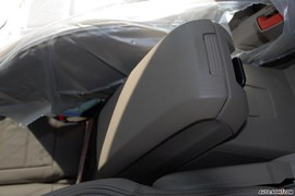 09款JEEP指南者内饰