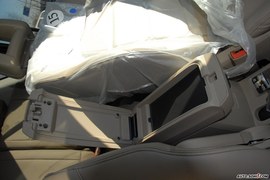 09款JEEP指南者内饰