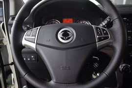 2013款双龙柯兰多2.0L四驱自动精英导航版