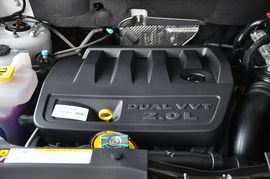 2013款Jeep指南者2.0L炫黑豪华版