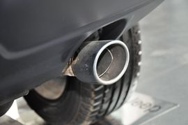 2013款Jeep指南者2.0L炫黑豪华版