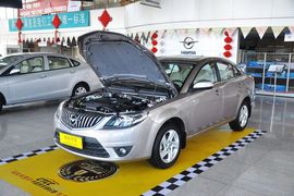 2013款海马福美来1.6L手动旗舰版