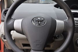 2013款丰田威驰1.6GL-i自动型尚天窗版