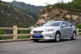 2013款雷克萨斯ES300h深度评测