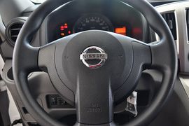 2013款日产NV200 1.6L豪华型