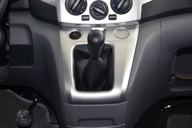 2013款日产NV200 1.6L豪华型