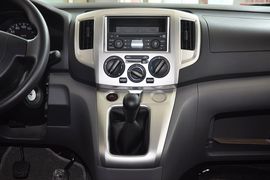2013款日产NV200 1.6L豪华型