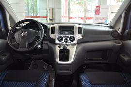 2013款日产NV200 1.6L豪华型