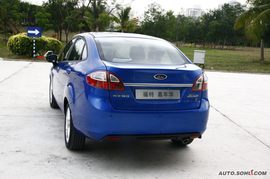 2009款福特嘉年华三厢运动版