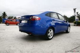 2009款福特嘉年华三厢运动版