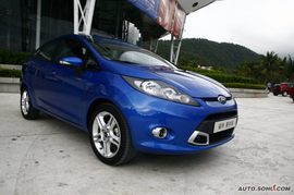 2009款福特嘉年华三厢运动版