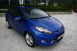 2009款福特嘉年华三厢运动版