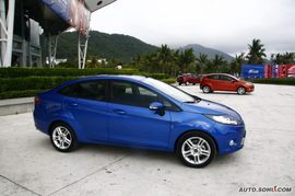 2009款福特嘉年华三厢运动版