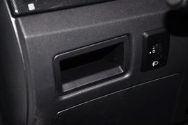 2013款东风风神H30 Cross 1.6L手动尊尚型