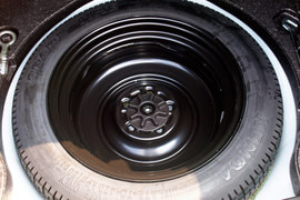 2013款马自达Atenza基本型珍珠白