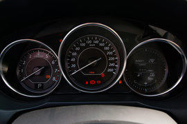 2013款马自达Atenza基本型珍珠白