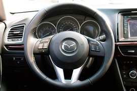 2013款马自达Atenza基本型珍珠白