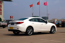 2013款马自达Atenza基本型珍珠白