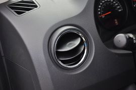 2013款Jeep指南者2.0L两驱运动版