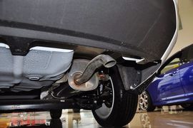 2013款福特嘉年华三厢1.5L手动时尚型