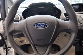 2013款福特嘉年华三厢1.5L手动时尚型