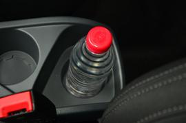 中央扶手箱空间