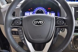 2013款比亚迪M6 2.4L手动豪华型