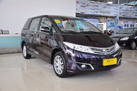 2013款比亚迪M6 2.4L手动豪华型