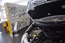 2013款雷诺科雷傲2.5L两驱豪华版