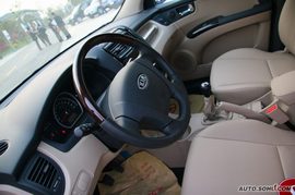 2009款起亚狮跑