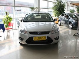 2009款福特福克斯三厢
