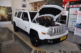 2014款Jeep自由客2.4L蛇形珍藏版