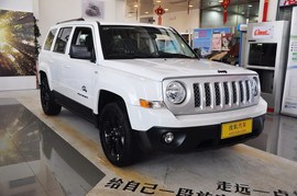 2014款Jeep自由客2.4L蛇形珍藏版