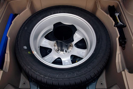 2013款双龙柯兰多自动豪华导航版实拍