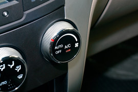 2013款双龙柯兰多自动豪华导航版实拍