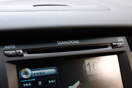 2013款双龙柯兰多自动豪华导航版实拍