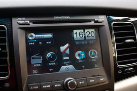 2013款双龙柯兰多自动豪华导航版实拍