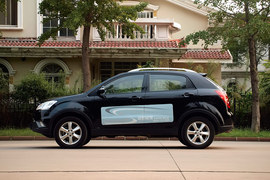 2013款双龙柯兰多自动豪华导航版实拍