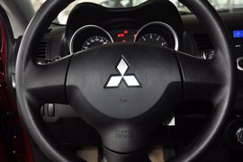 2013款三菱翼神时尚版 1.8L CVT舒适型