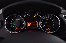 2013款标致3008 2.0L自动潮流版