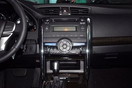 2013款丰田锐志2.5L基本型到店实拍