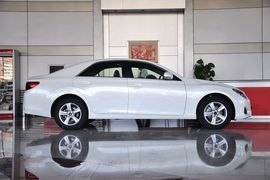 2013款丰田锐志2.5L基本型到店实拍