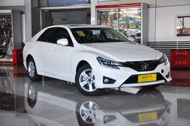 2013款丰田锐志2.5L基本型到店实拍