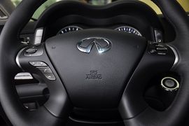 2013款英菲尼迪Q70L 2.5L舒适版