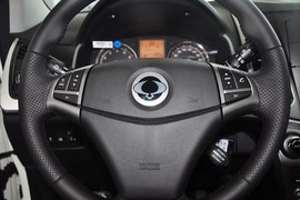 2014款双龙柯兰多2.0L汽油两驱自动精英型