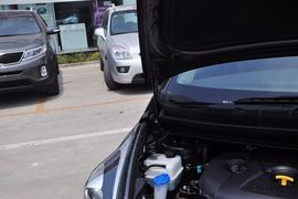 2013款起亚新佳乐2.0L 5座自动标准版