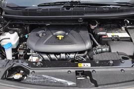 2013款起亚新佳乐2.0L 5座自动标准版