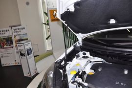 2014款雷诺科雷傲2.0L无级变速两驱时尚版