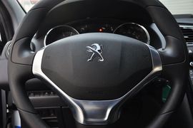 2013款标致3008 2.0L手动潮流版