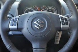 2013款铃木天语SX4酷锐1.6L自动运动型